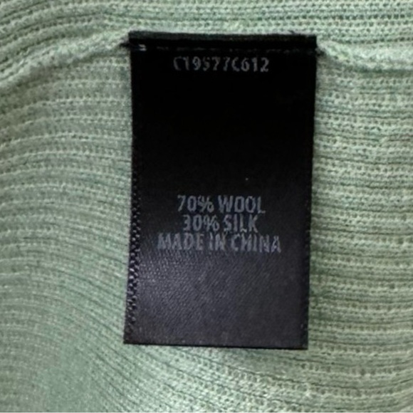 St. John Wool Silk Blend Long Sleeve Cardigan in Green Woman’s Medium - Picture 3 of 4